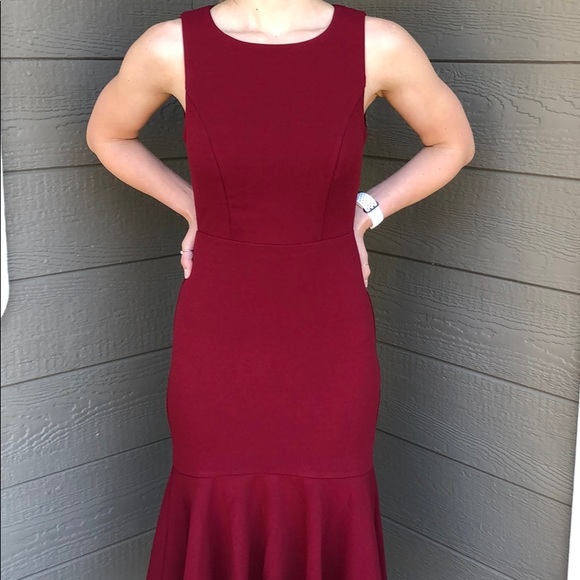 ✨Host Pick- Aakaa Burgundy Flutter Midi Dress - Picture 5 of 6